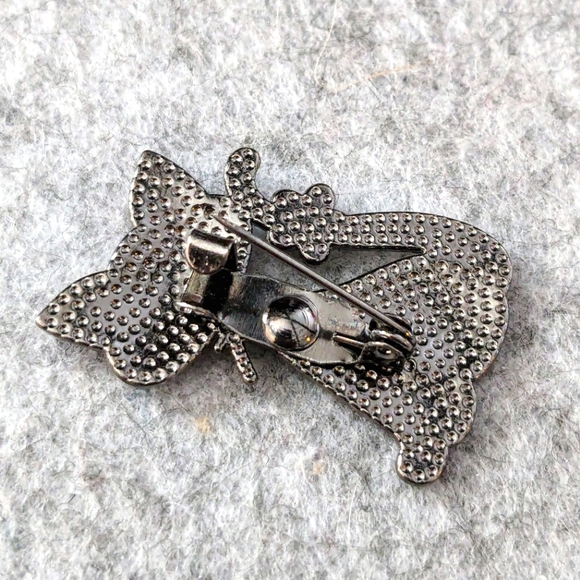 Whimsical White Cat Brooch  Enamel Lapel Pin - Picture 2 of 3